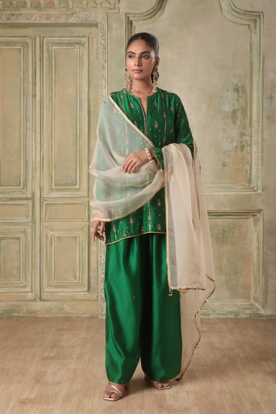 Zar:Rang Green Short Buti Kurta Set