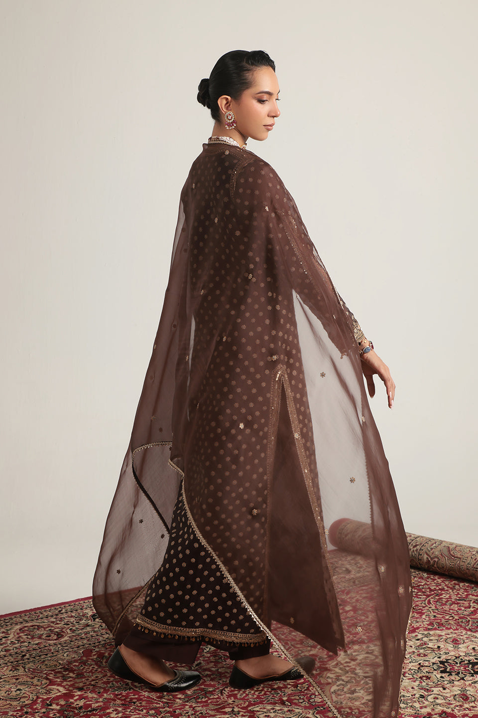 Zar:Rang Brown Buti Kurta Set