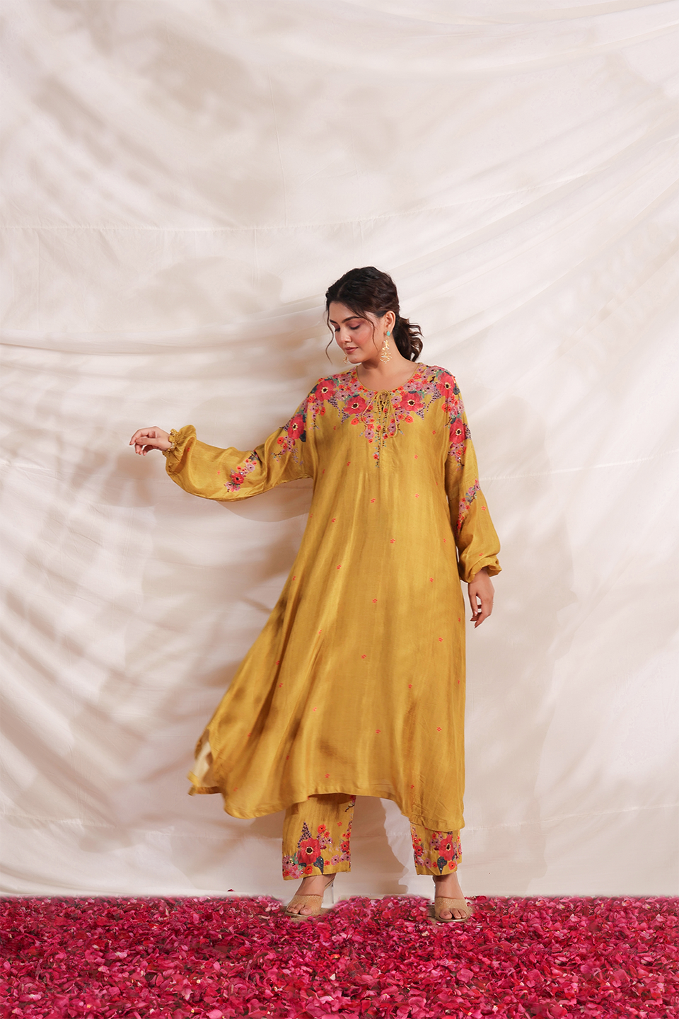 Bahaar Shoulder Embroidered Kurta Set