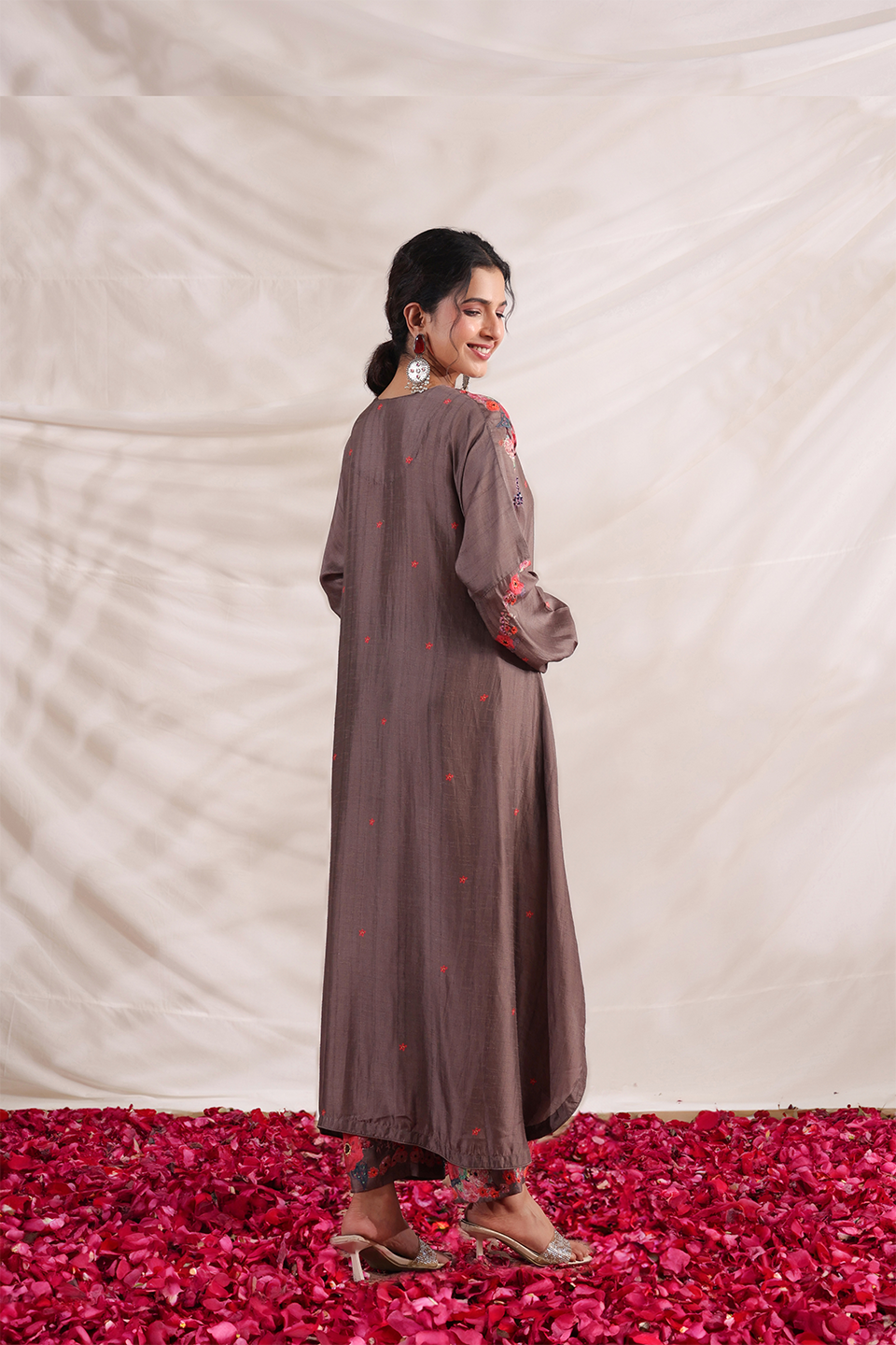 Bahaar Shoulder Embroidered Kurta Set