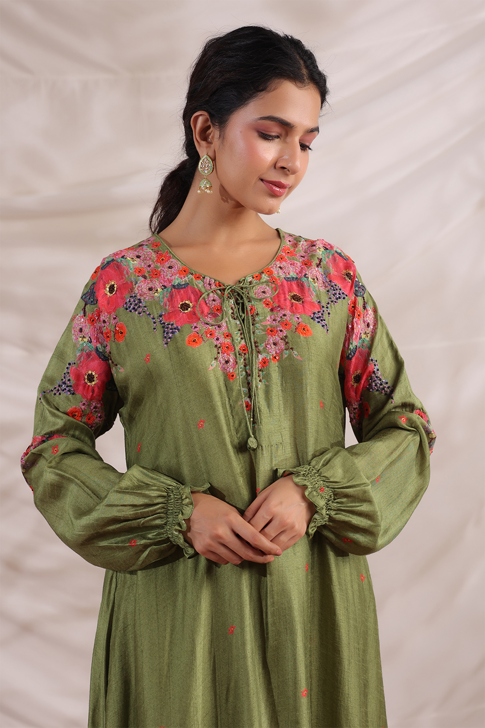 Bahaar Shoulder Embroidered Kurta Set