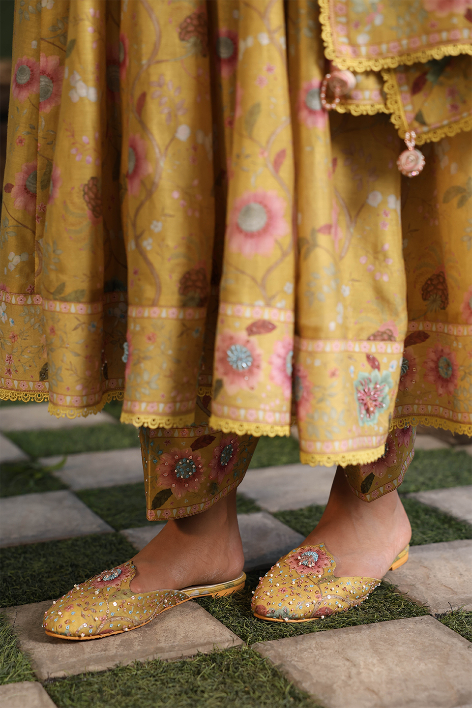Mughal Jutti Cutwork Yellow
