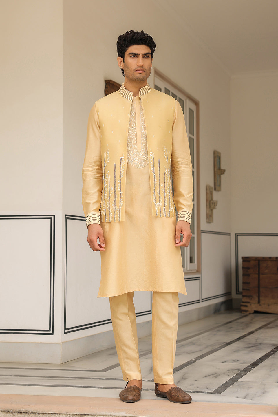 Gulzar Beige Floral Embroidered Bandi