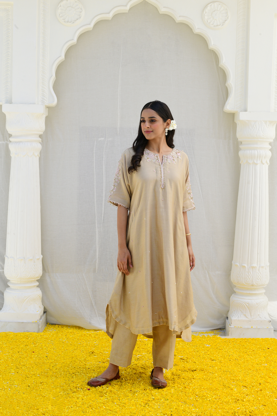 Ivory Roselyn Shoulder Embroidery Kurta Set
