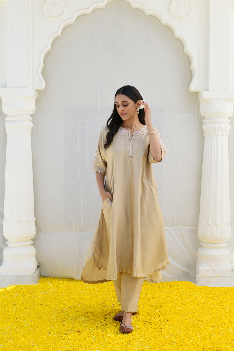 Ivory Roselyn Shoulder Embroidery Kurta Set