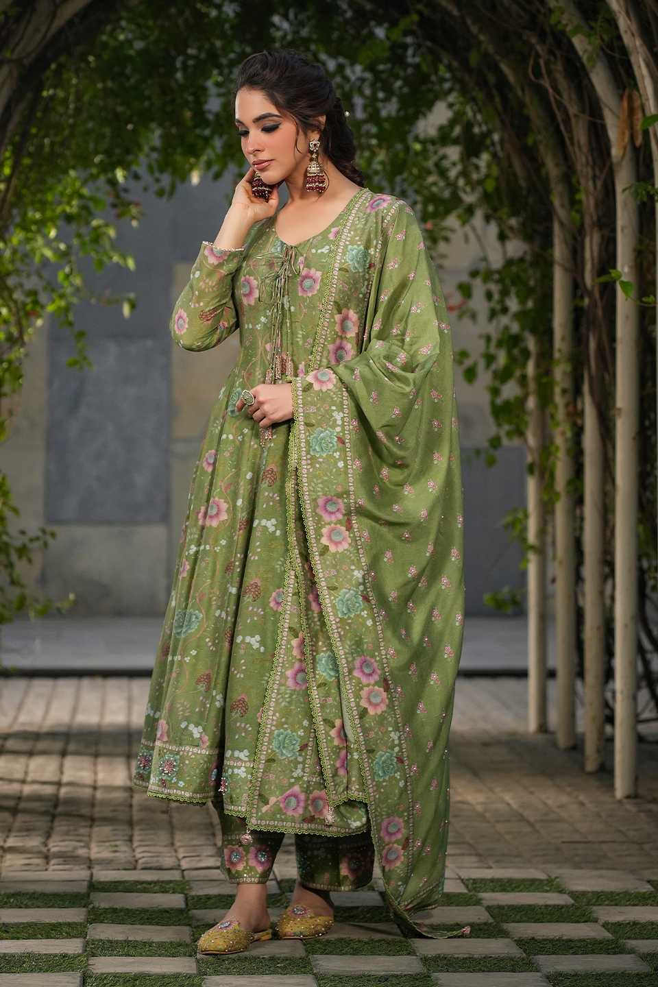 Mughal Bano Kalidar Set