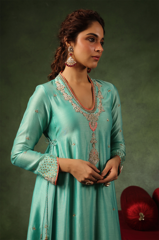 Pakeezah Paan Buta Joda Neela