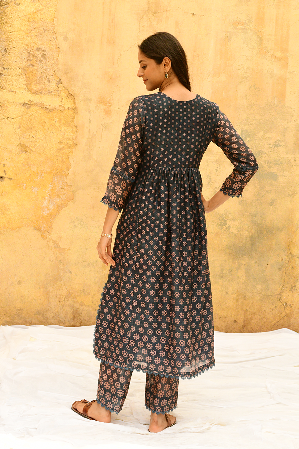 Blue Dotted Cascade Pocket Style