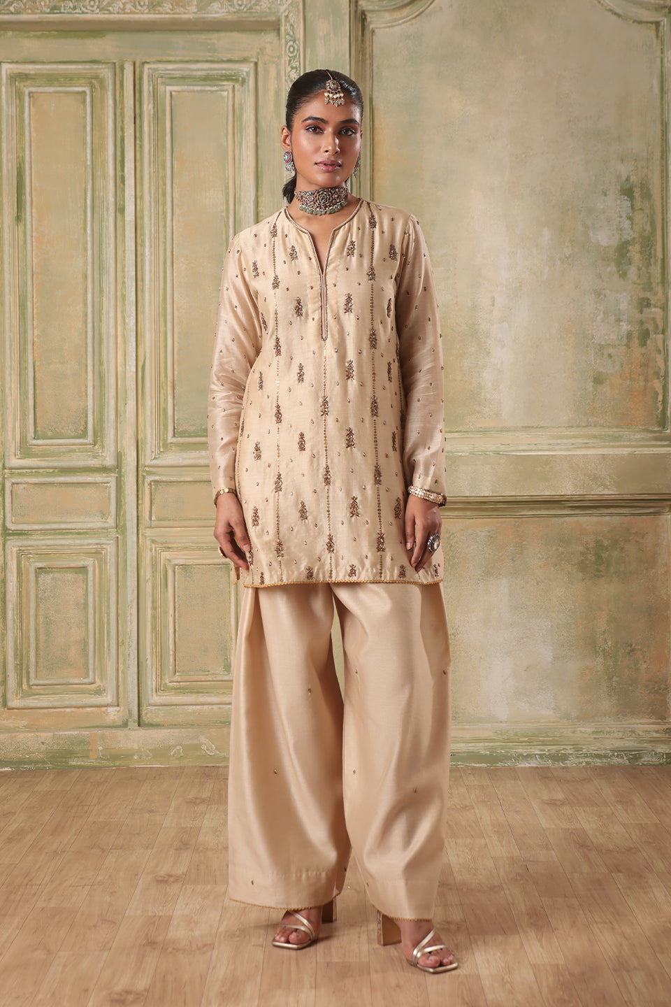 Zar:Rang Ivory Buti Kurta Set