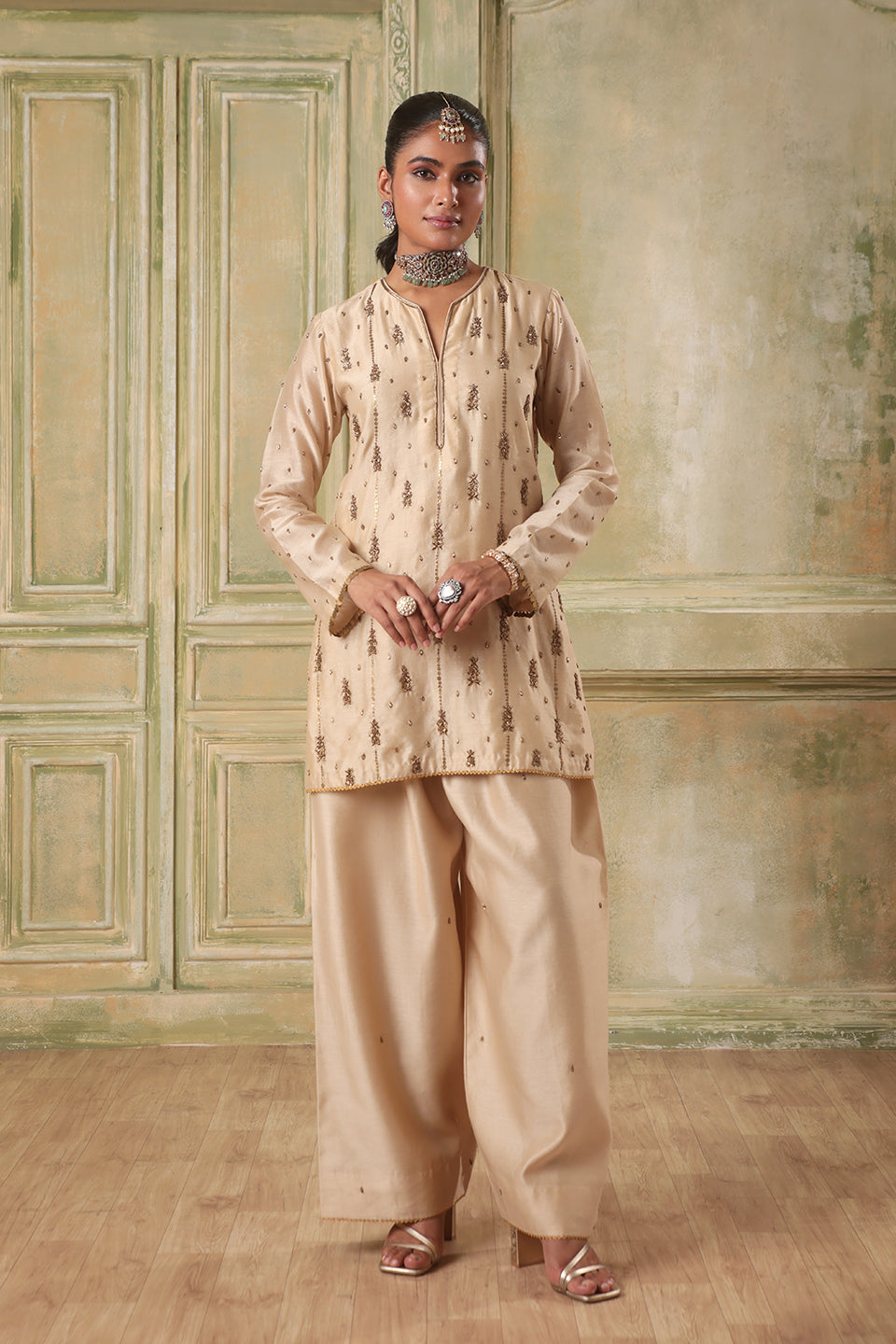 Zar:Rang Ivory Buti Kurta Set