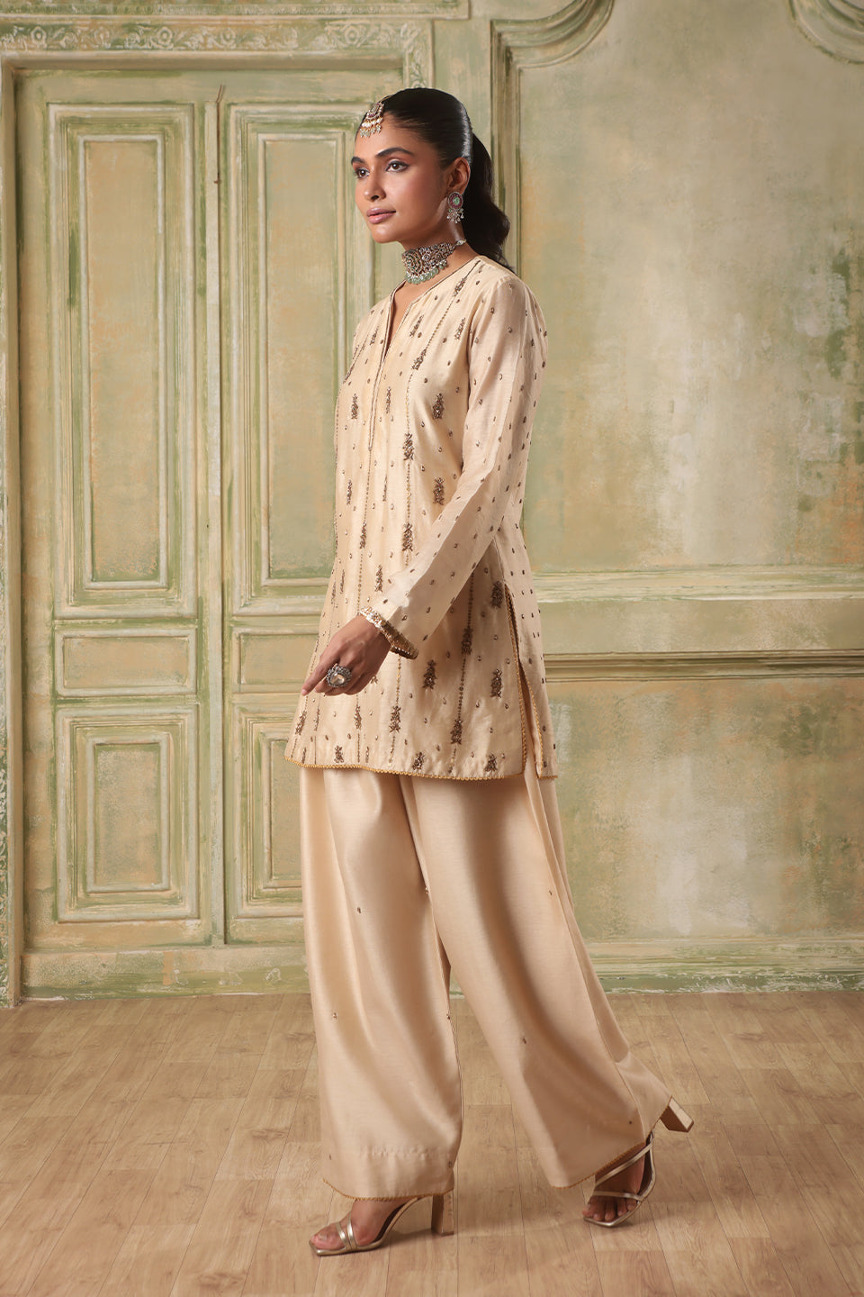 Zar:Rang Ivory Buti Kurta Set