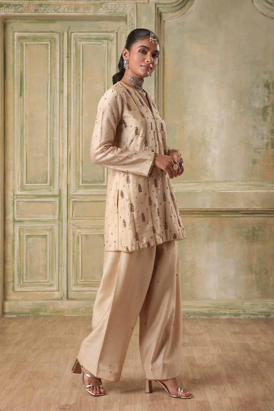 Zar:Rang Ivory Buti Kurta Set