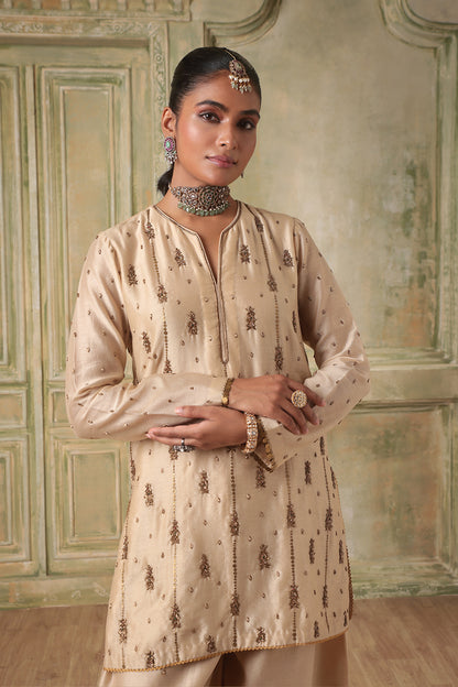 Zar:Rang Ivory Buti Kurta Set