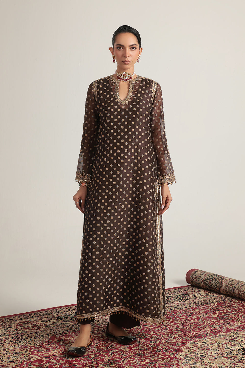 Zar:Rang Brown Buti Kurta Set