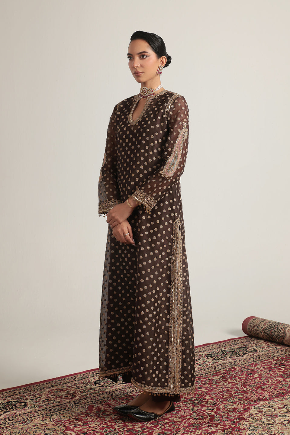 Zar:Rang Brown Buti Kurta Set