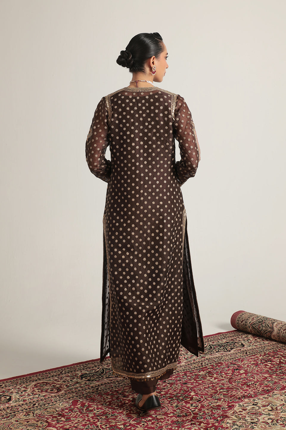 Zar:Rang Brown Buti Kurta Set