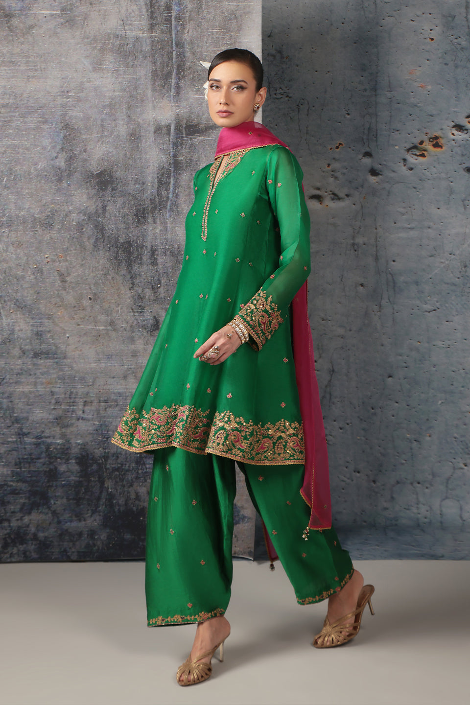 Zar:Rang Green Short Pheran Kurta Set
