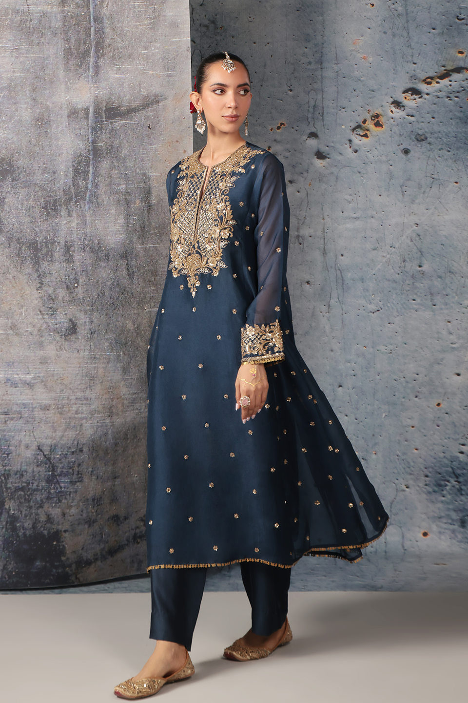 Zar:Rang Blue Long Pheran Kurta Set