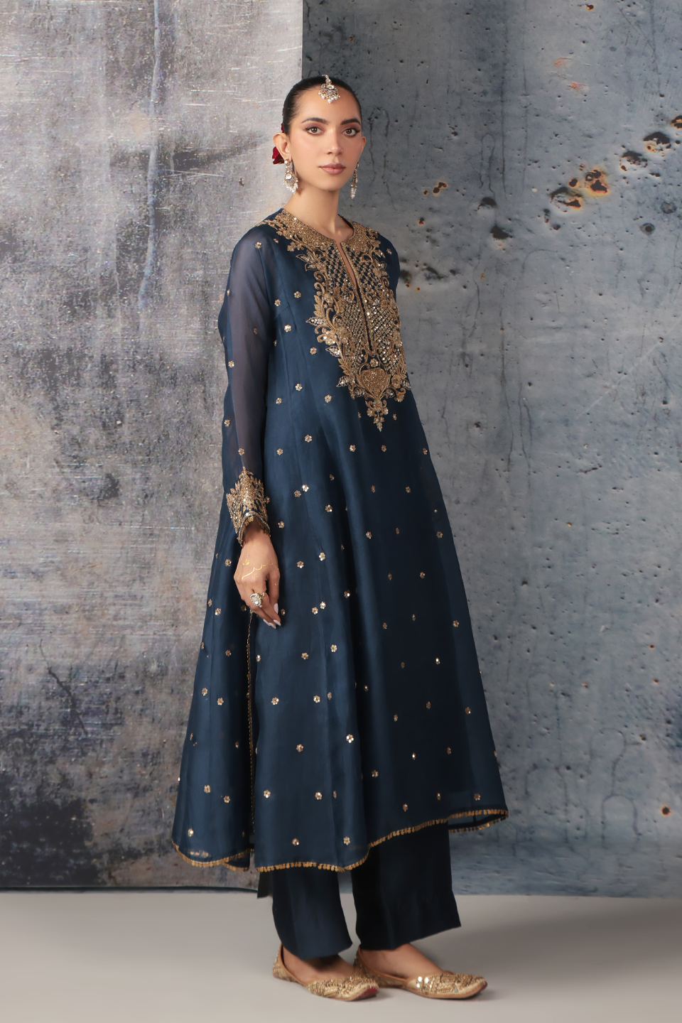 Zar:Rang Blue Long Pheran Kurta Set