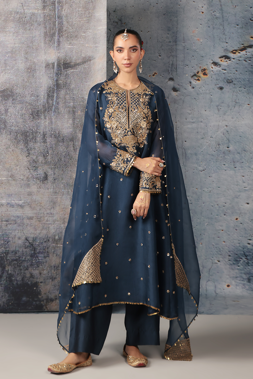 Zar:Rang Blue Long Pheran Kurta Set