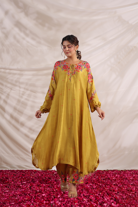 Bahaar Shoulder Embroidered Kurta Set