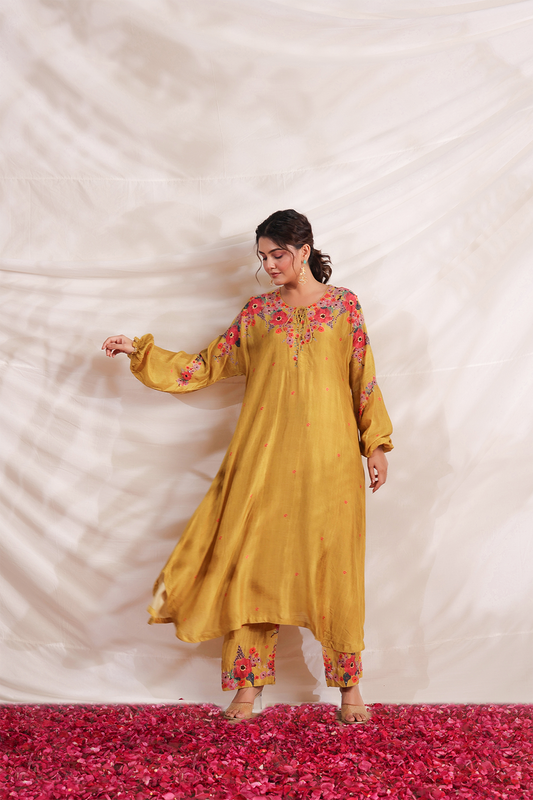 Bahaar Shoulder Embroidered Kurta Set