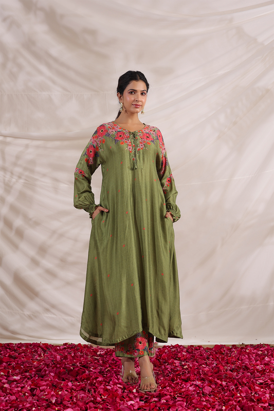 Bahaar Shoulder Embroidered Kurta Set