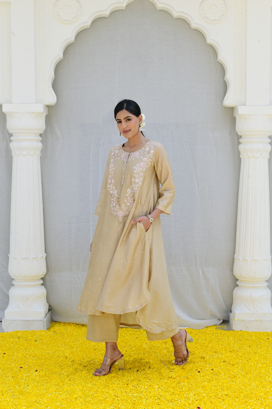 Ivory Roselyn Neck Embroidery Kurta Set