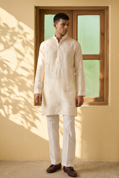 Vaayu Ivory Resham Tikki Butti Embroidered Kurta Set