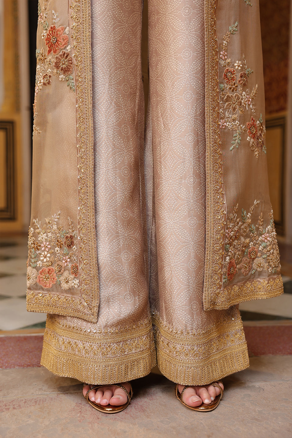 Ahista Ivory Cape Set