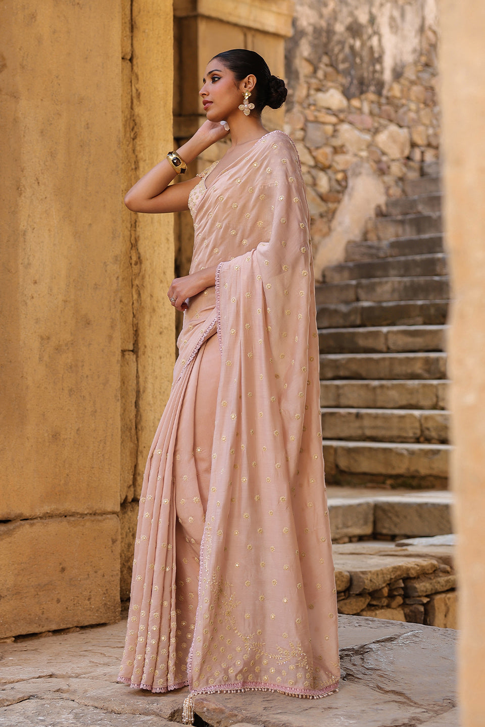 Vaayu Light Pink Heavy Buti Saree Set