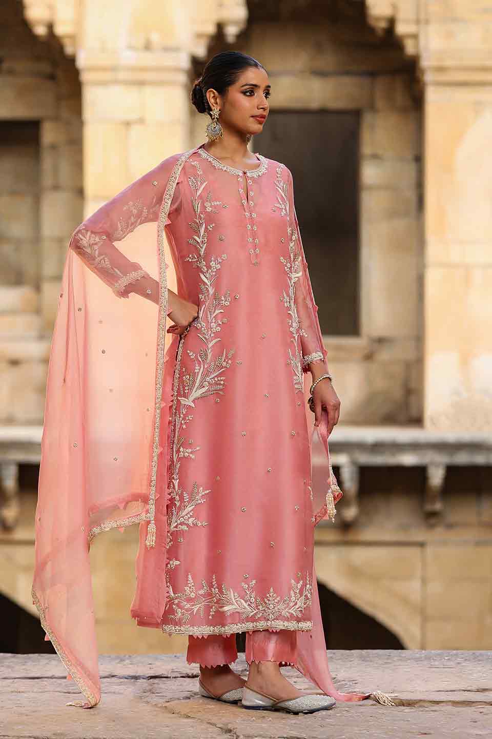 Vaayu Pink Phool Patti Kurta Set