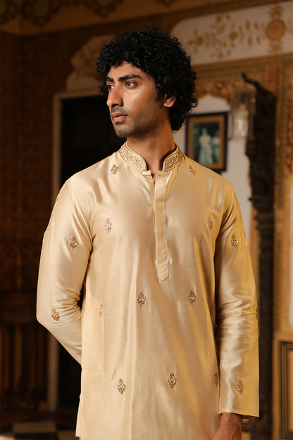 Ahista Ivory Zardosi Buti Kurta Set