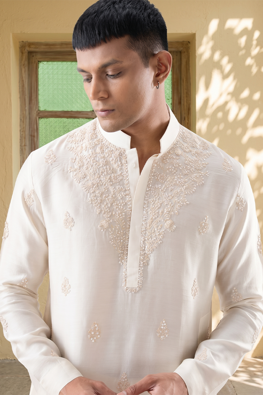 Vaayu Ivory Resham Tikki Butti Embroidered Kurta Set