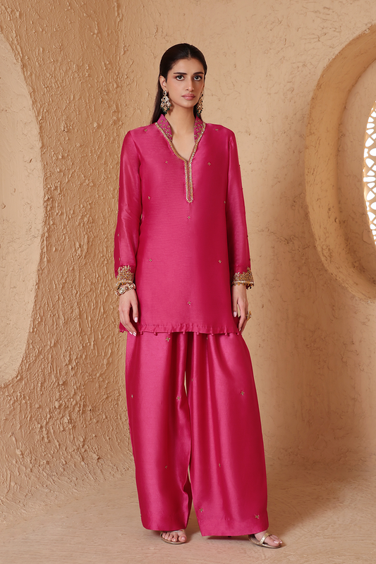 Mehrang Pink Short Buti Kurta Set