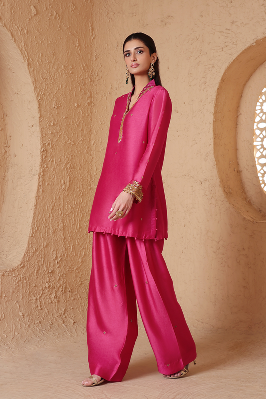 Mehrang Pink Short Buti Kurta Set