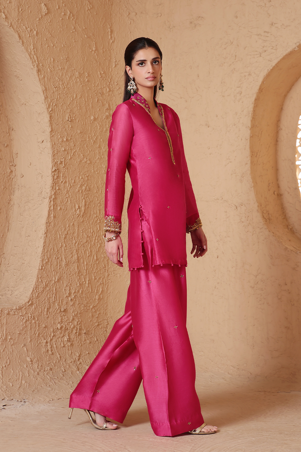 Mehrang Pink Short Buti Kurta Set