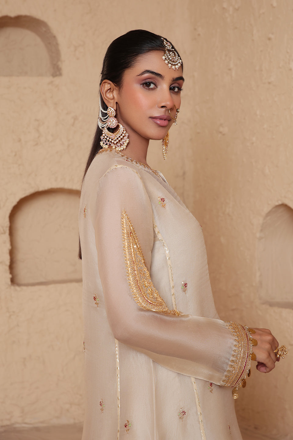 Mehrang Ivory Short Pheran Kurta Set