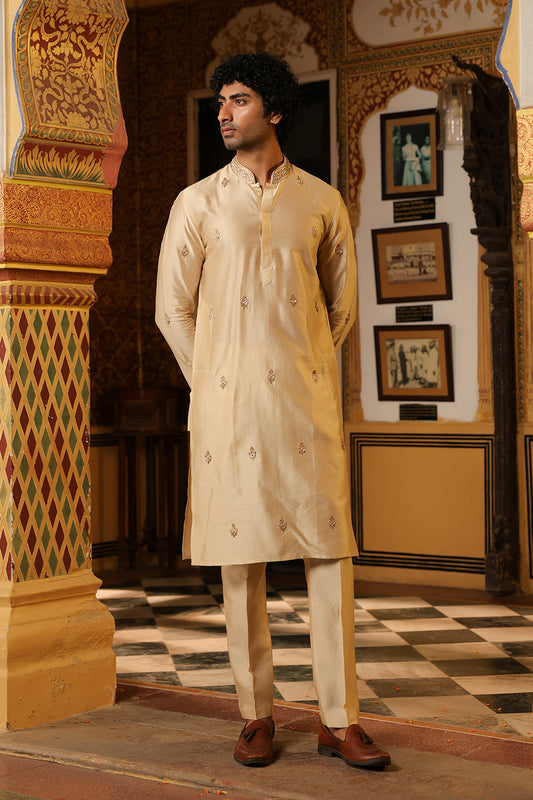 Ahista Ivory Zardosi Buti Kurta Set