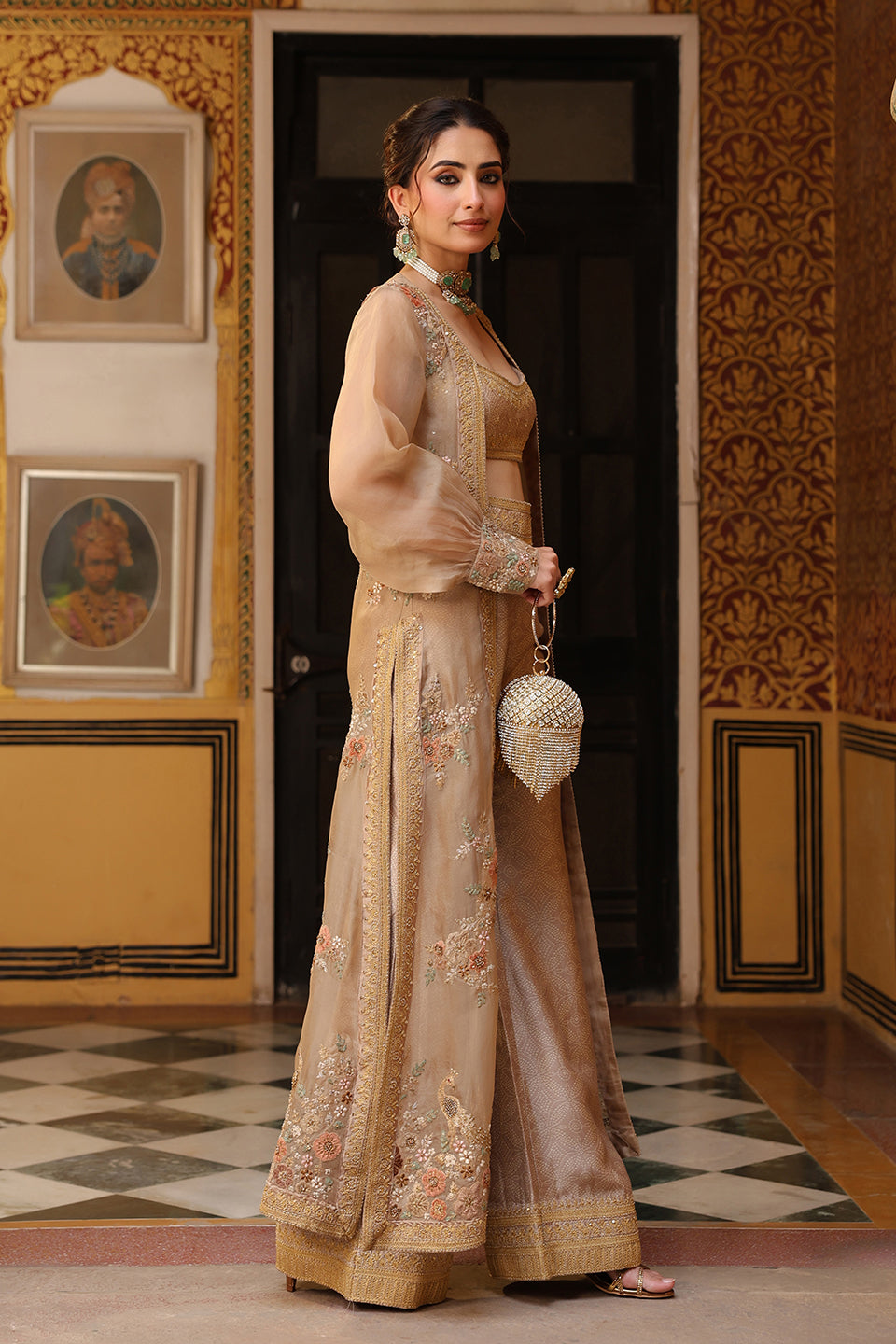 Ahista Ivory Cape Set