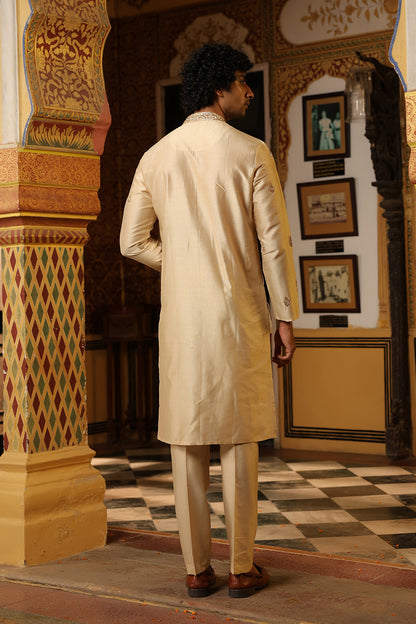 Ahista Ivory Zardosi Buti Kurta Set