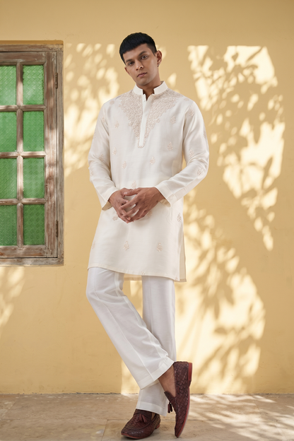 Vaayu Ivory Resham Tikki Butti Embroidered Kurta Set