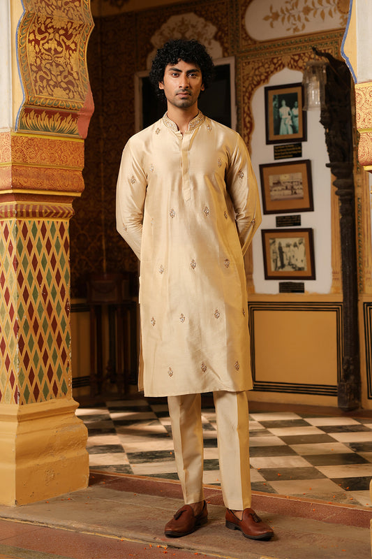 Ahista Ivory Zardosi Buti Kurta Set