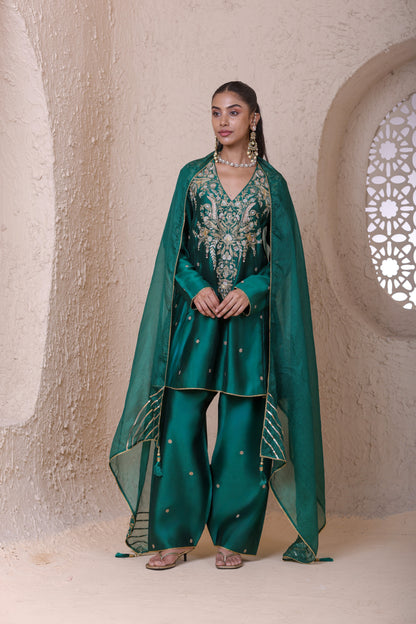 Rangrez Green Short Pheran Kurta set