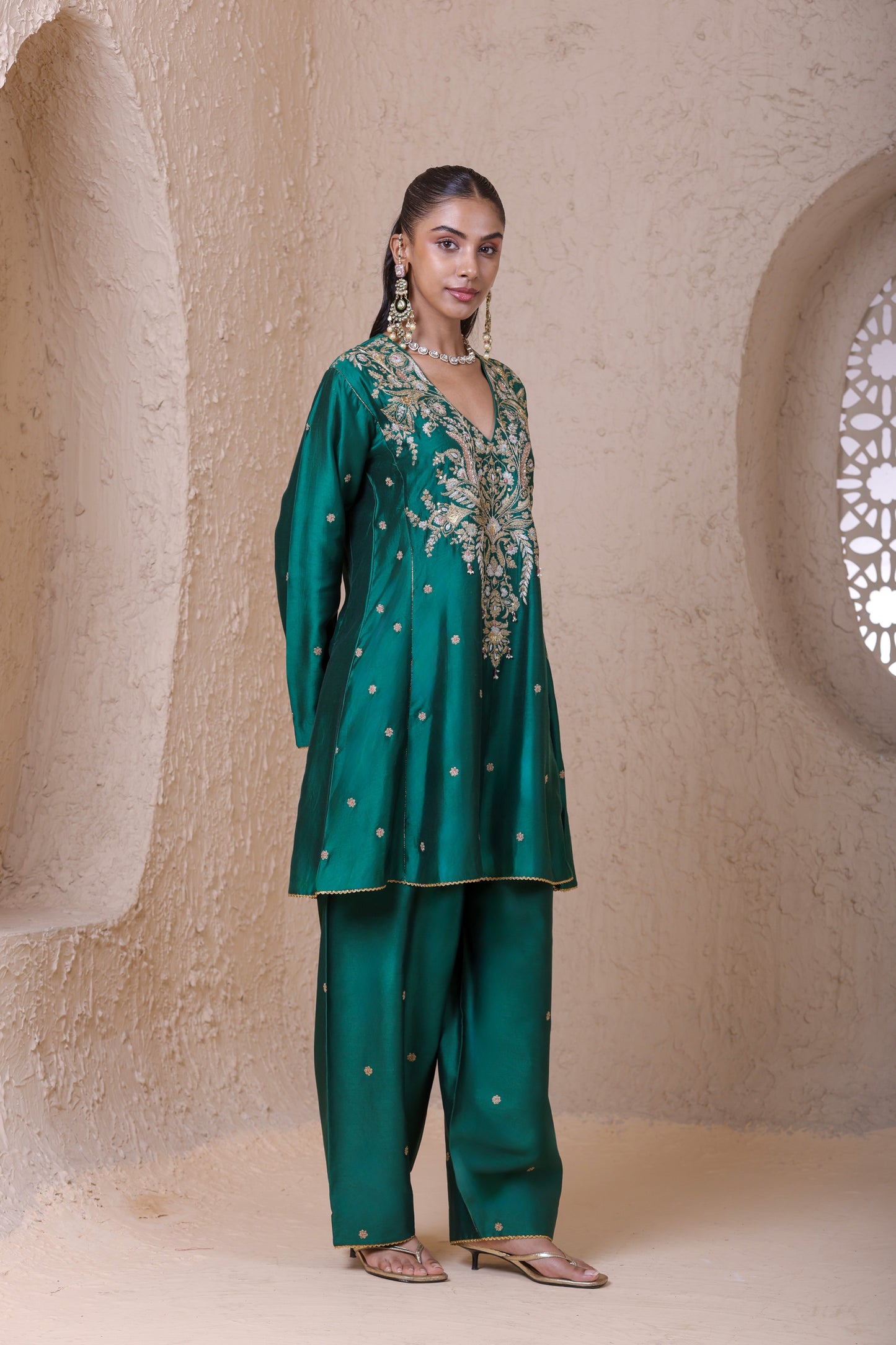 Rangrez Green Short Pheran Kurta set