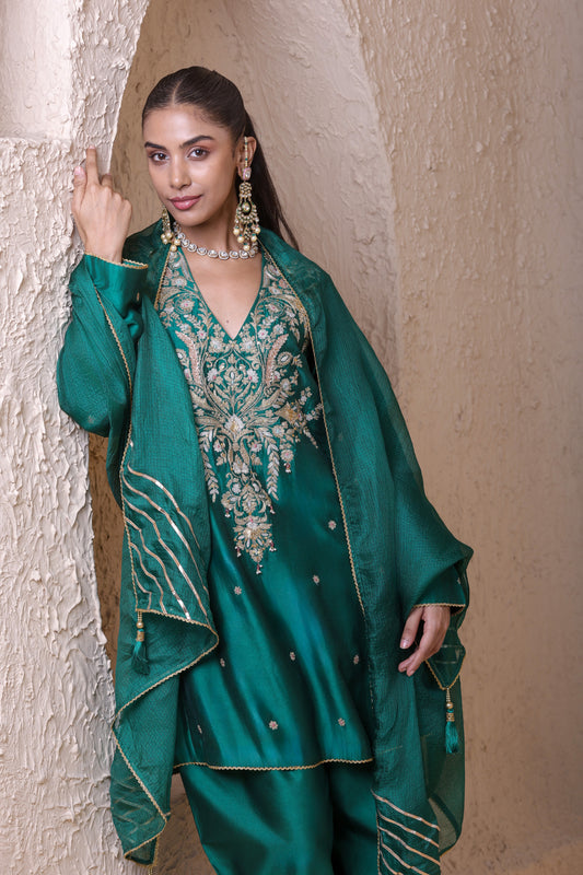 Rangrez Green Short Pheran Kurta set