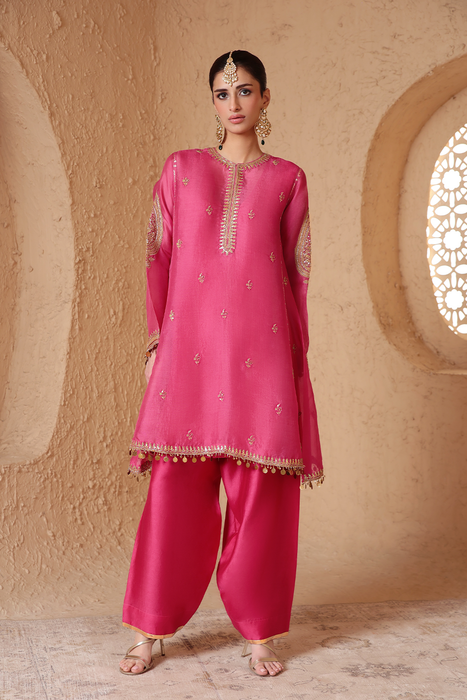 Mehrang Pink Short Pheran Kurta Set
