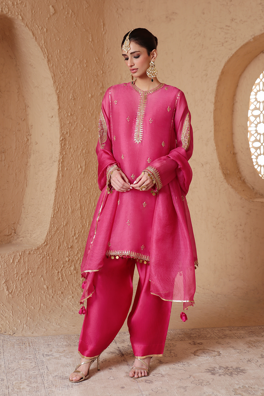 Mehrang Pink Short Pheran Kurta Set