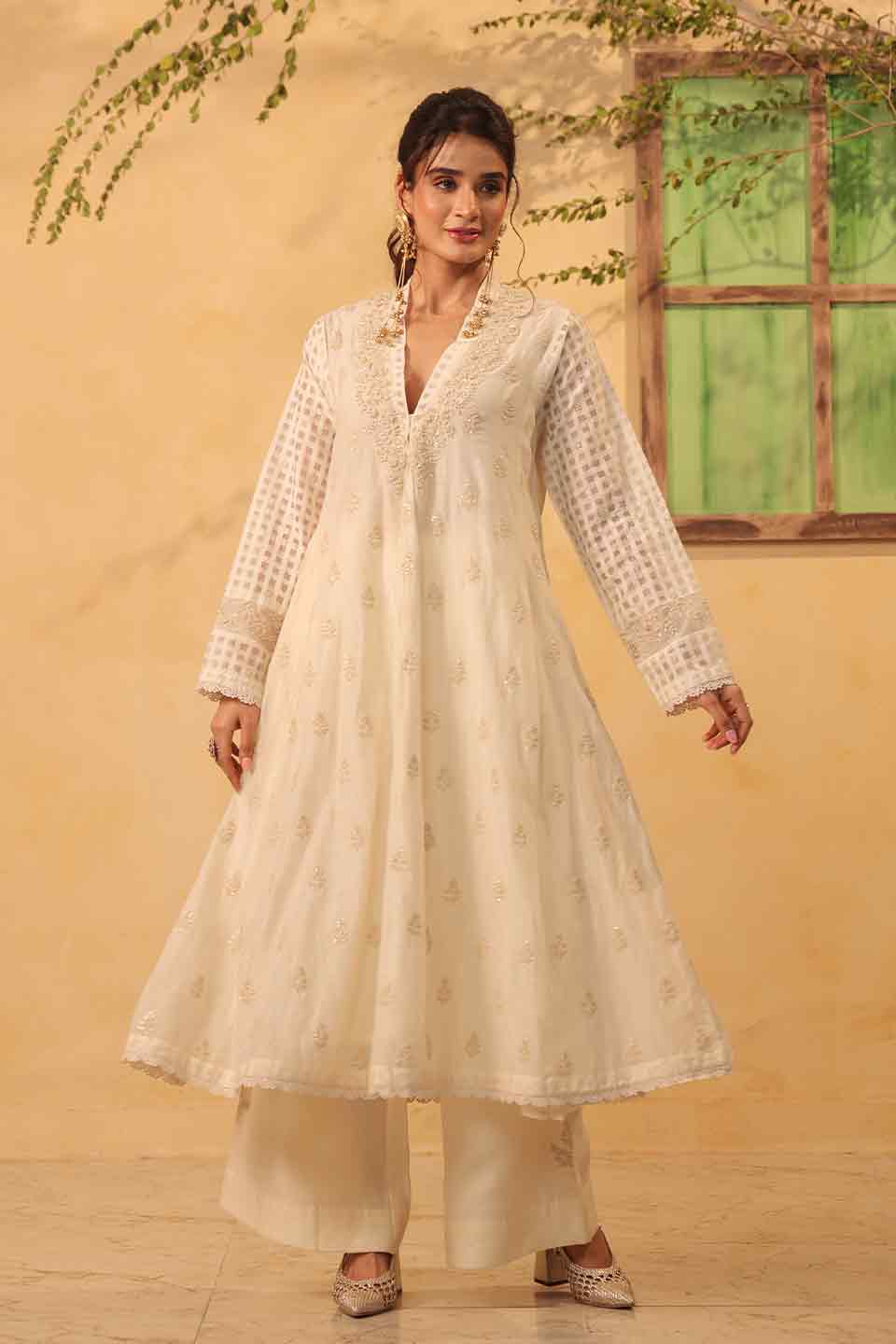 Vaayu Ivory Kalidar Set