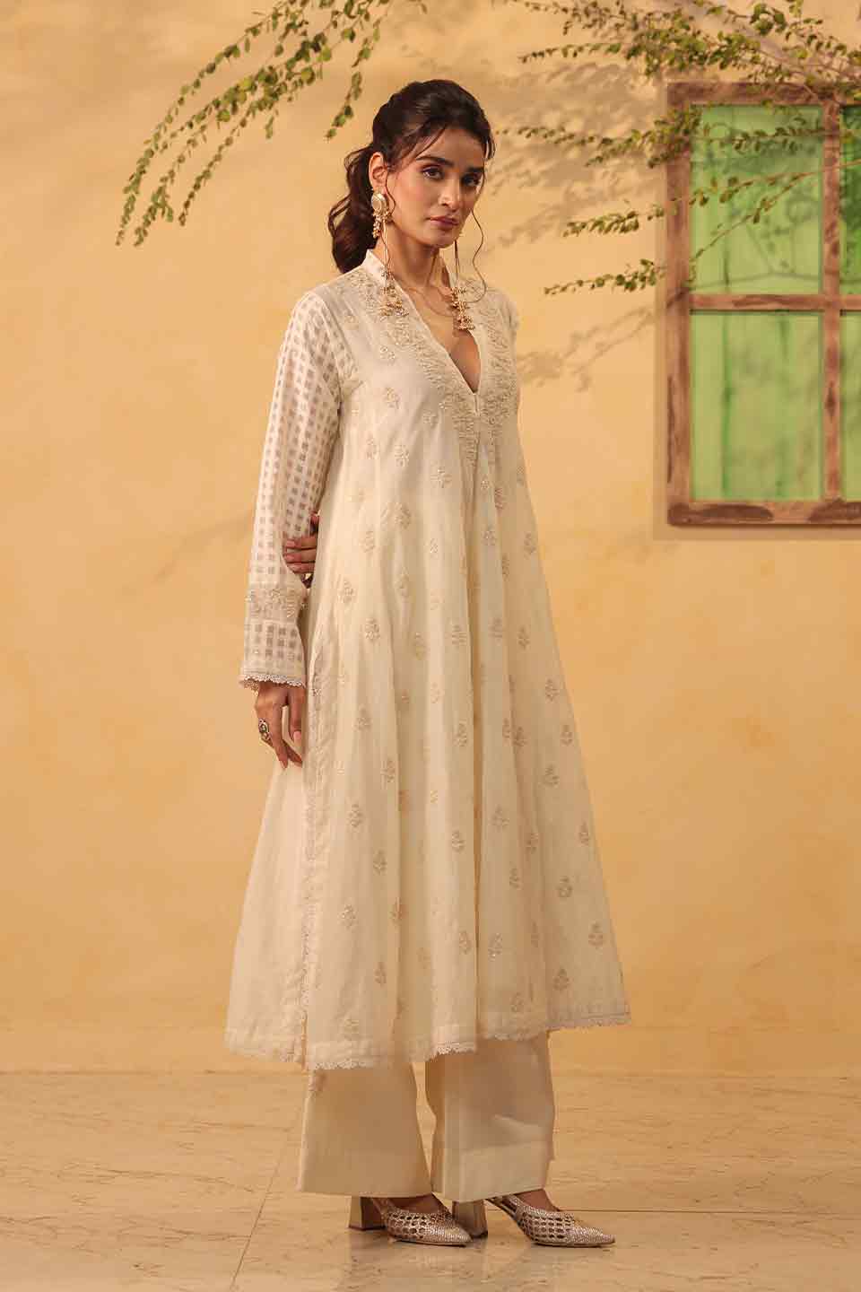 Vaayu Ivory Kalidar Set